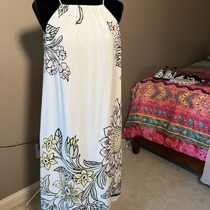 Ann Taylor LOFT a white sundress with flowers. Size S